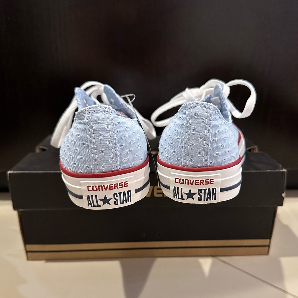 NIB Converse Chuck Taylor Ox Sneakers in Fountain Blue - Picture 8 of 11
